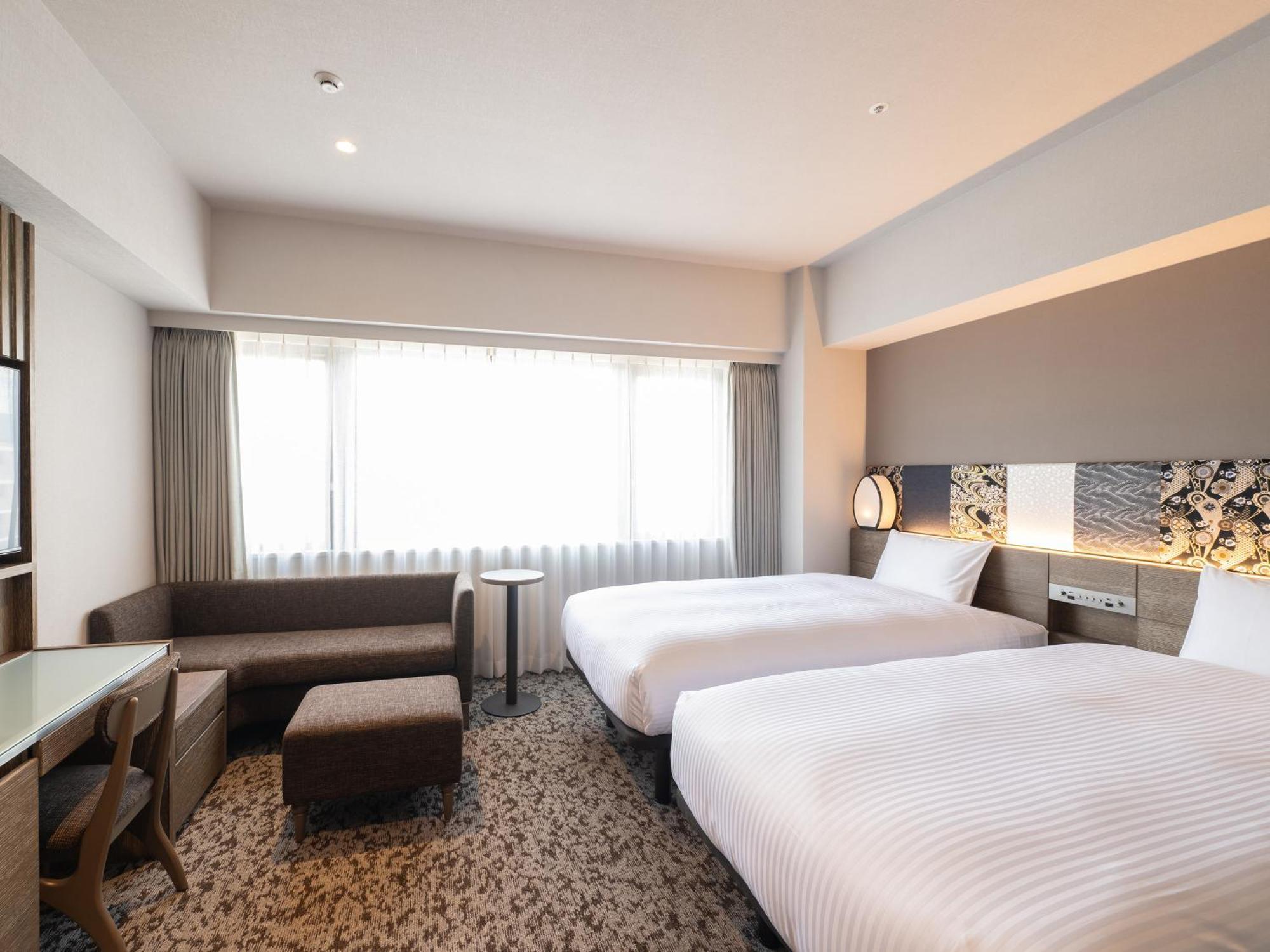 Отель Insomnia Kyoto Oike Экстерьер фото